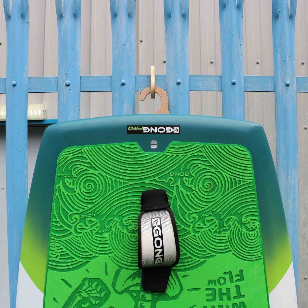 hydrofoil_board_hanger_foil_us_tracks_1 hydrofoil_board_hanger_foil_us_tracks_1