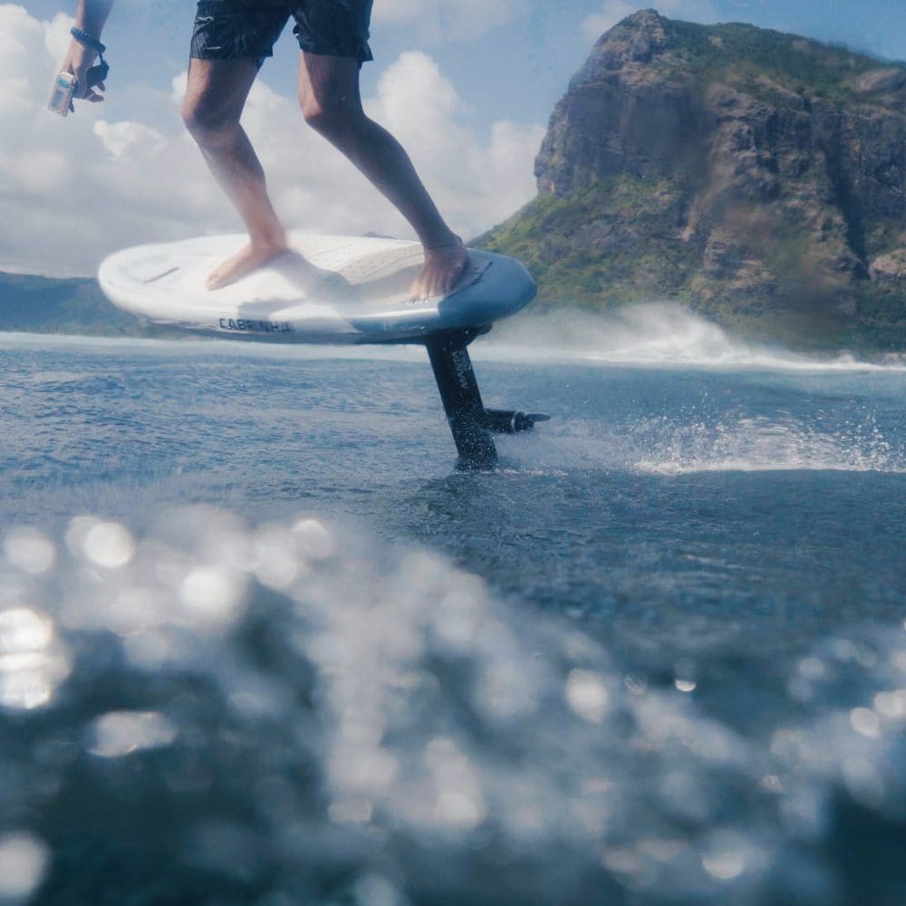 take_off_foil_assist_e_foil_surfdek_6_square take_off_foil_assist_e_foil_surfdek_6_square