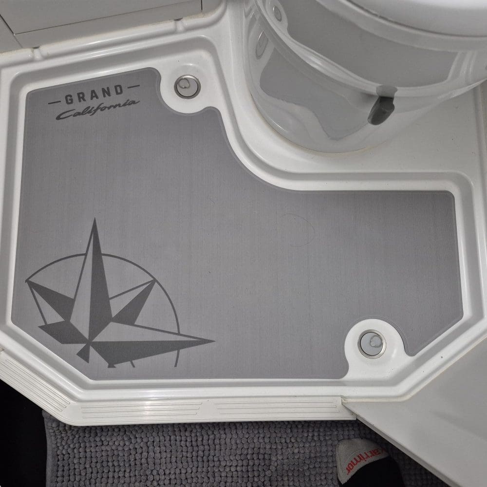 vw_grand_california_shower_tray_mat_surfdek_web_2 vw_grand_california_shower_tray_mat_surfdek_web_2